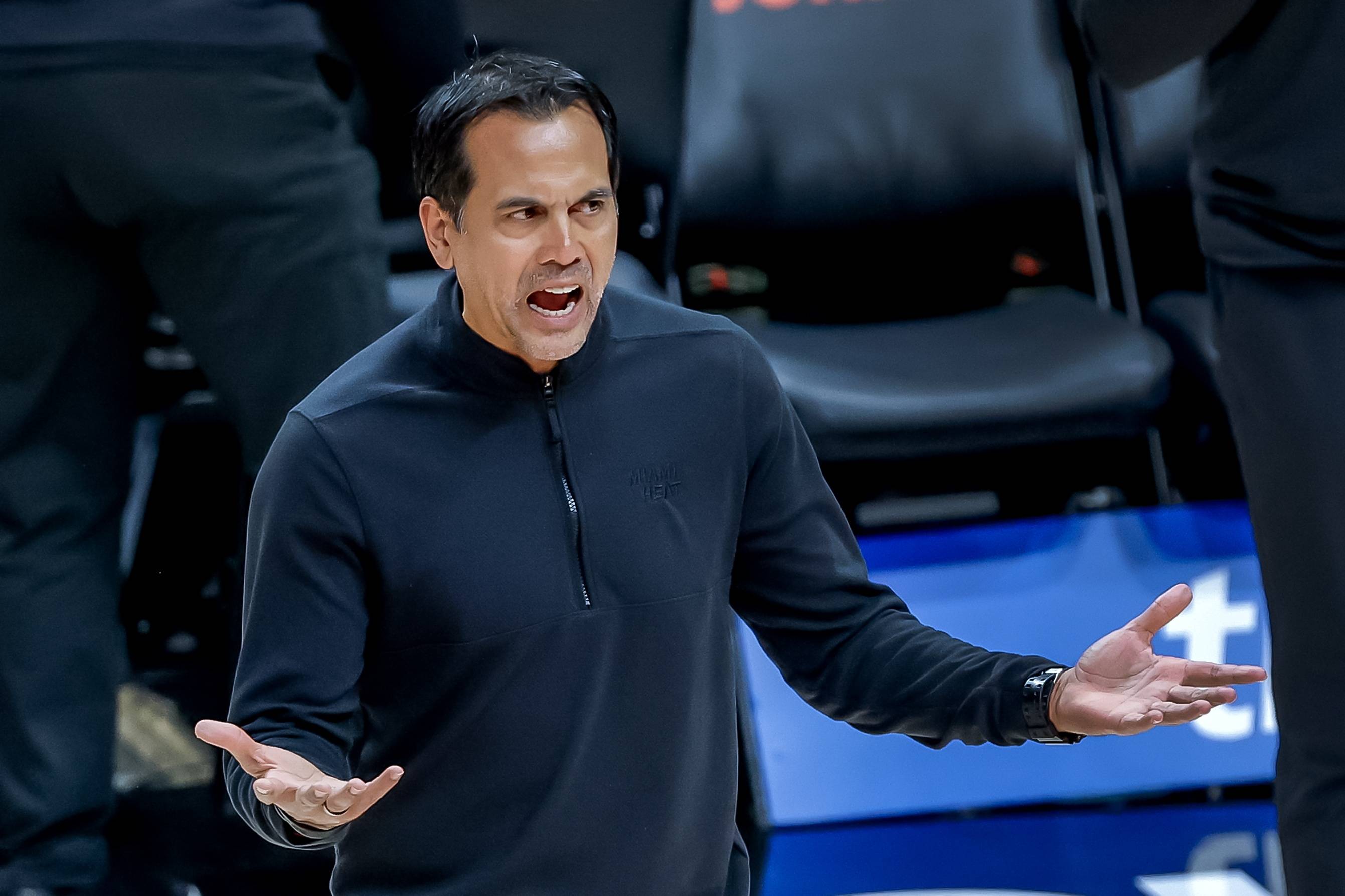 关于热火大将发挥不力,球队战绩持续下滑的信息 关于热火大将发挥不力,球队战绩持续下滑的信息