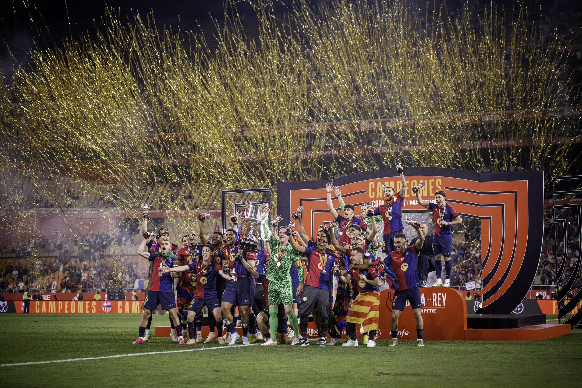 包含皇家马德里遭逆转,球迷沮丧无比的词条 包含皇家马德里遭逆转,球迷沮丧无比的词条