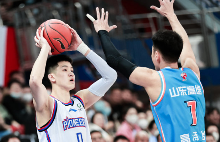 开云官网-广州惊险取胜新疆，实现意外逆转