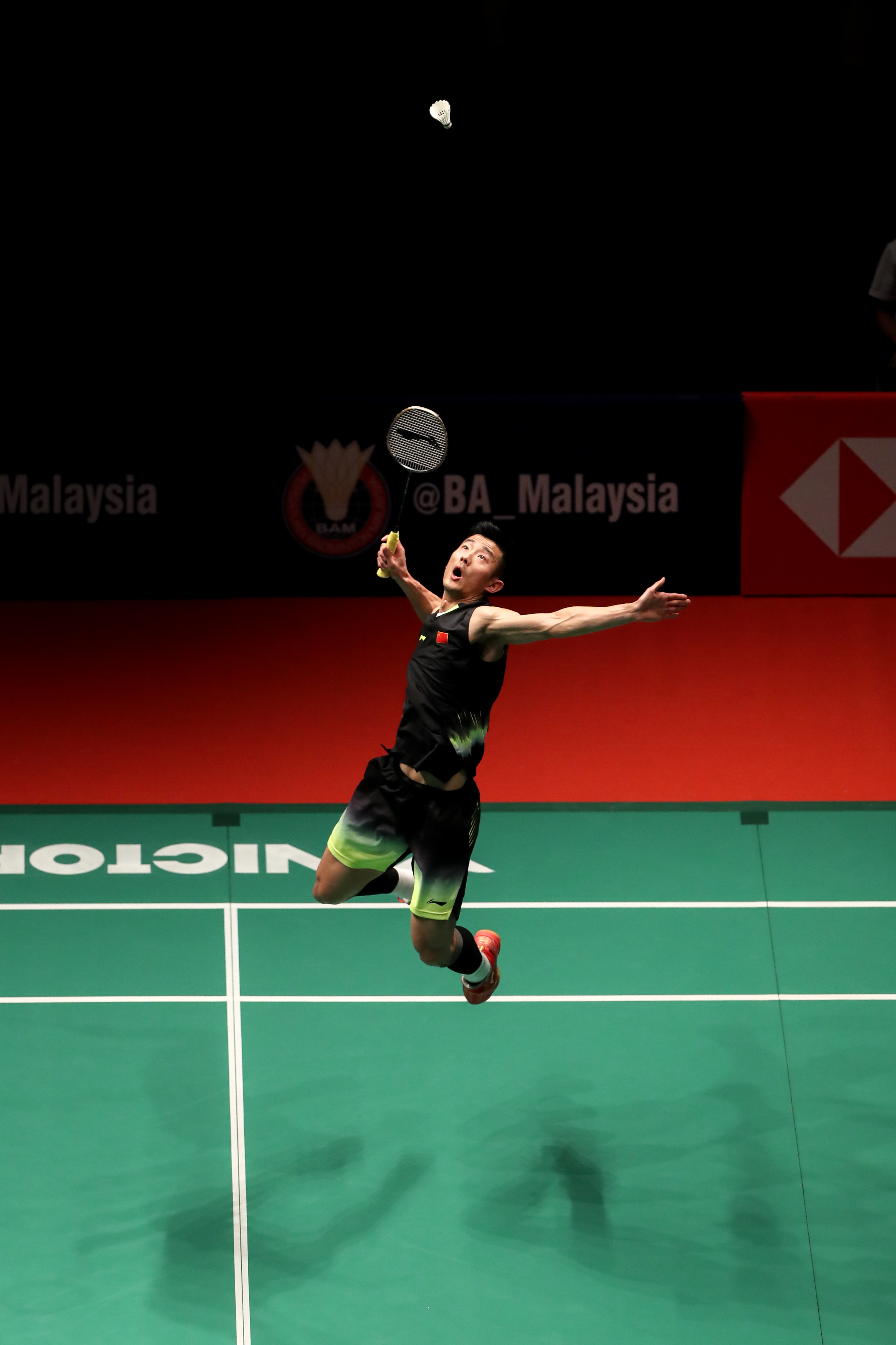 包含英格兰羽毛球队轻取印尼羽毛球队，谌龙关键制胜的词条