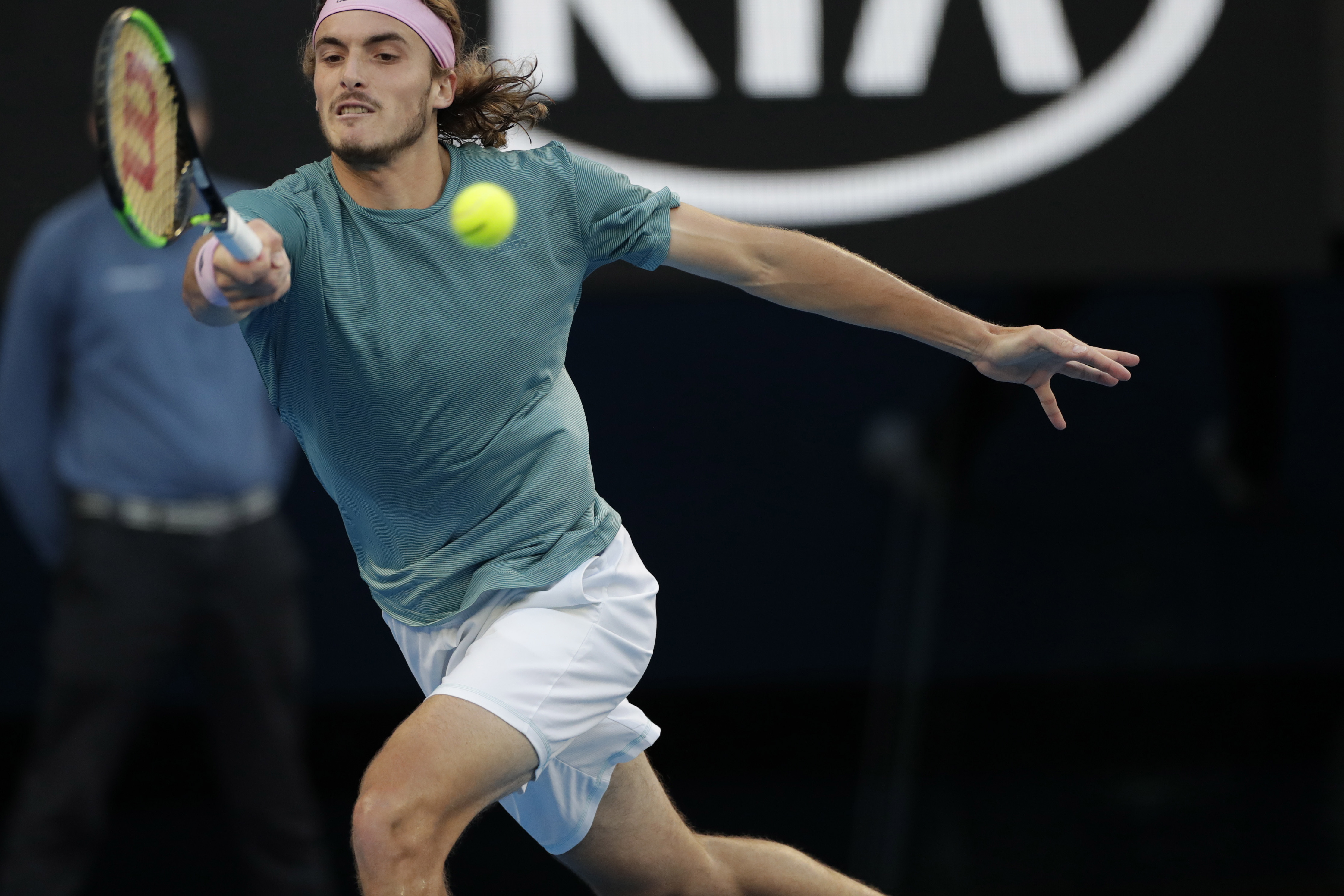 澳网翻盘戴维斯杯，西西帕斯点燃赛场